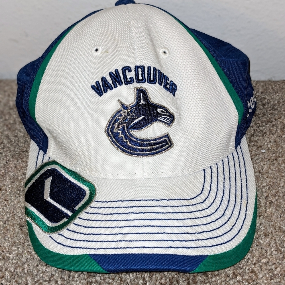 Vancouver Canucks Reebok NHL‎ Piped Bill Hockey Cap Hat Small/ Medium NWOT